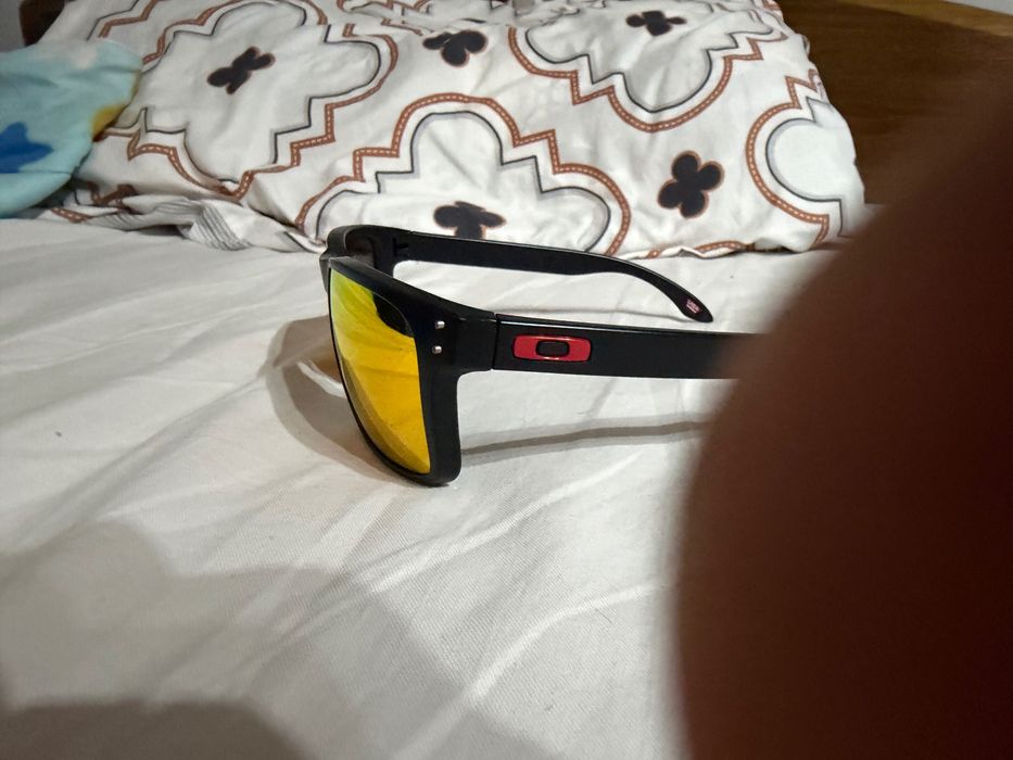 Продавам чисто нови очила Oakley Holbrook XL