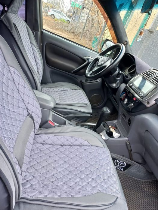Продам машину RAV4.