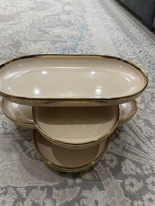 Продам два столовых сервиза!