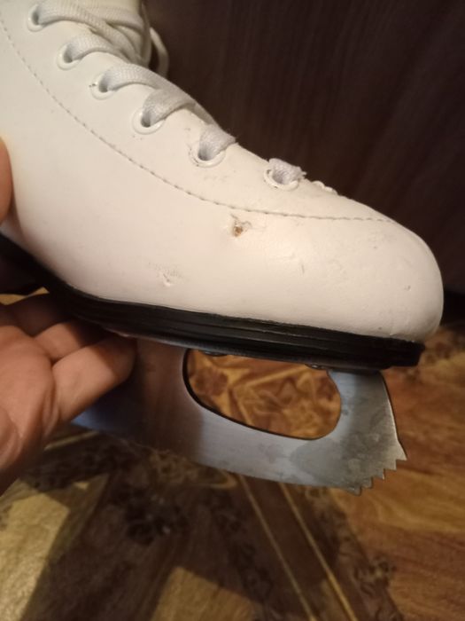 Продам коньки 33 размера 2 пары