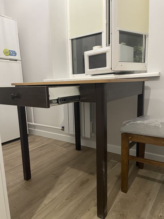 Стол квадратный новый