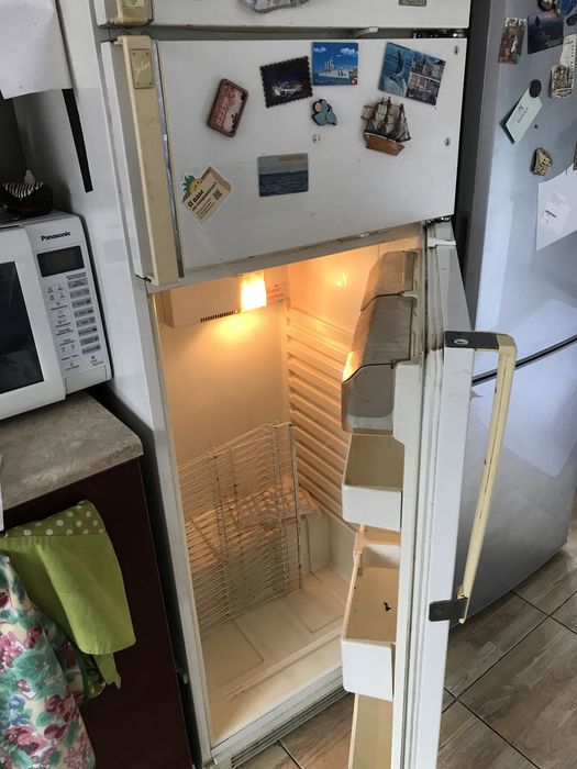 Холодильник большой 3 камеры