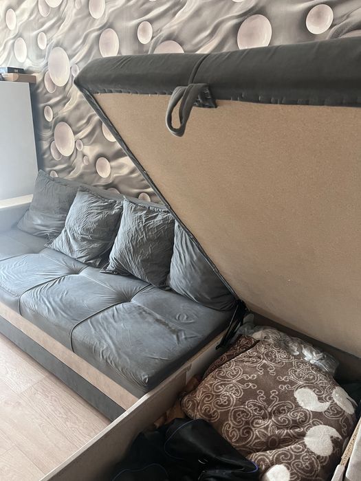 Продам угловой диван темно серого цвета