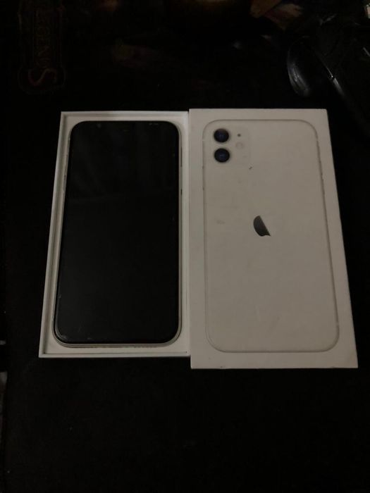 Продам 11 айфон.