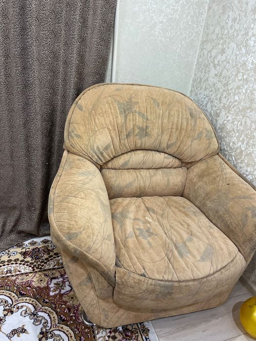 Диван и 2 кресла отдам даром