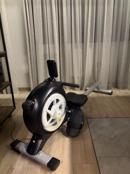 Гребной тренажер Genau RW500 Hydro