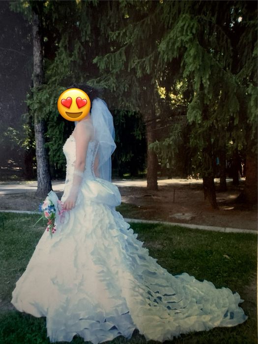 Свадебное платье со шлейфом