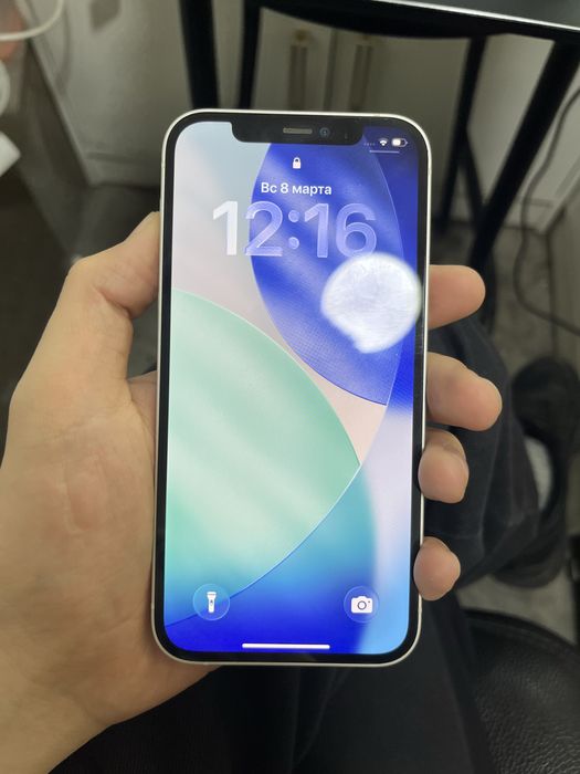 Продам Iphone 12