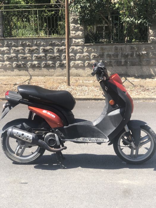 Продавам Пежо Ludix