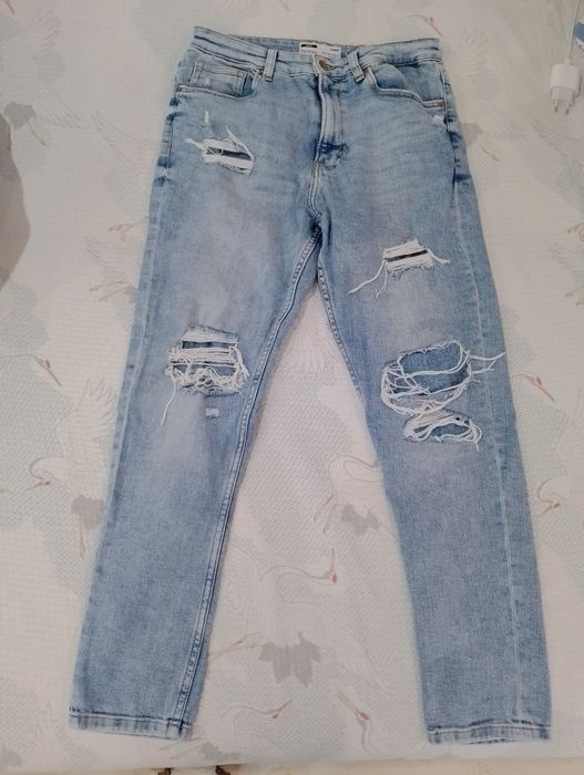 Продавам синьо дънки