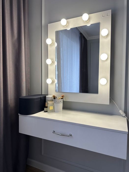 Зеркало с лампочками