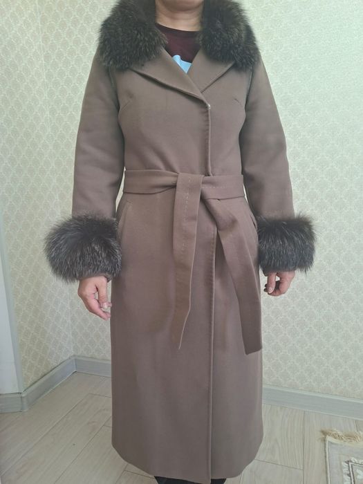 Женское пальто.               .