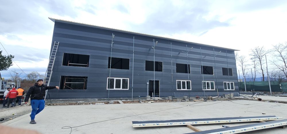 Vindem si distribuim o gama larga de hale sau structuri metalice noi n