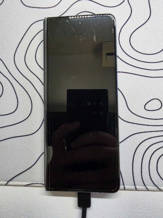 Samsung Galaxy Z Fold 5 (256GB) Black – Добро състояние, с поставени протектори!