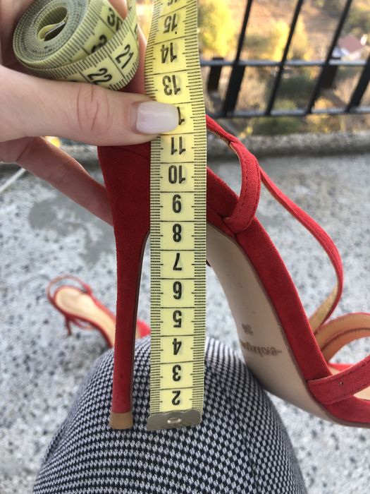 Елегантни сандали на ток