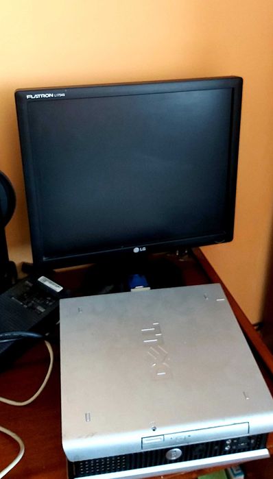 Мини Компютър Dell и монитор