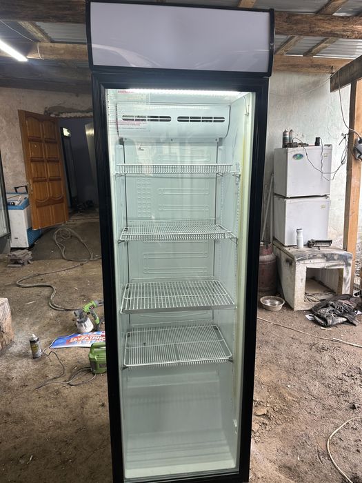 Витринные холодильник