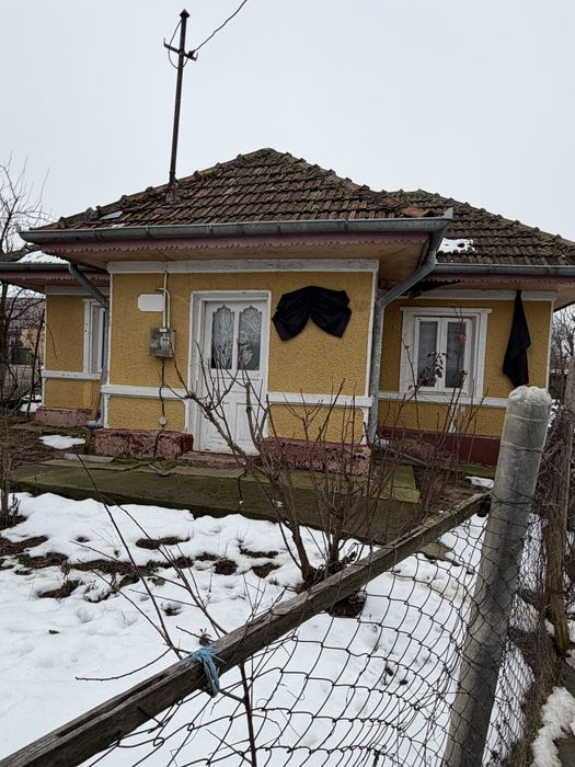 Casă de vînzare plus teren 891mp în grădiștea,strada principală