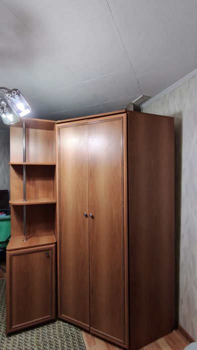 Продам угловой шкаф