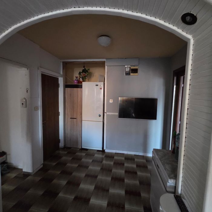 Închiriez apartament 3 camere Iancului
