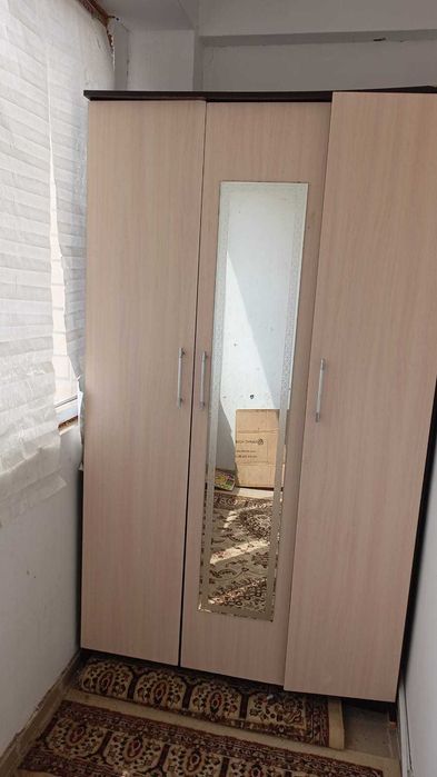 Шкаф 3 есікті, айнасы мен