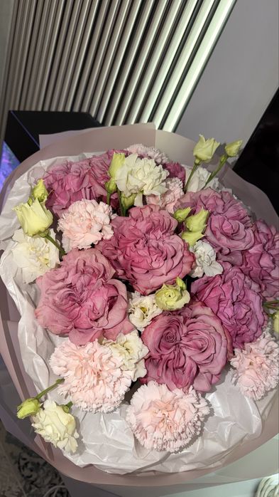 Цветы сегодня подарили