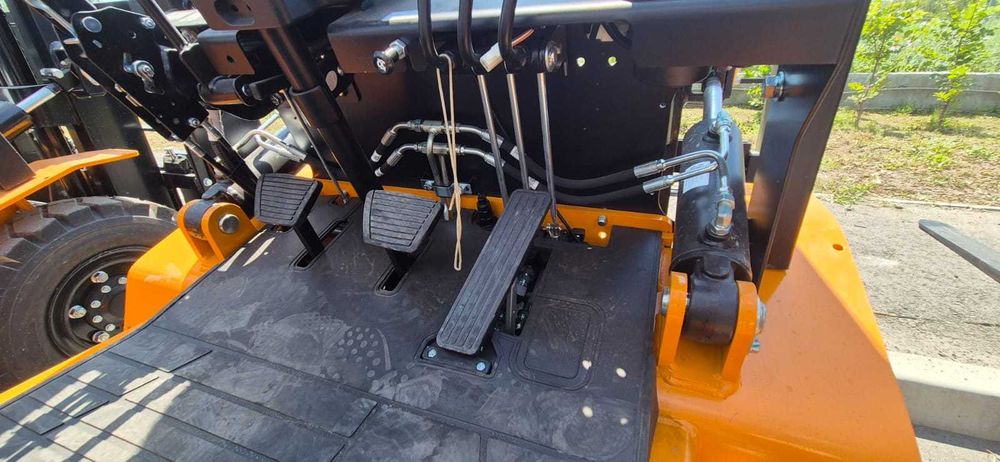 Дизельный вилочный погрузчик CPCD30-AG2