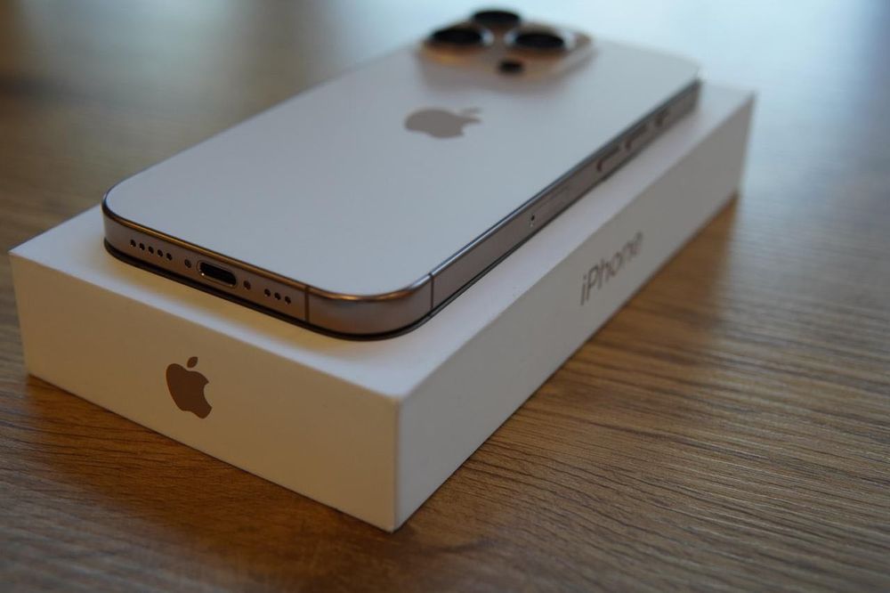 apple iPhone 16 pro