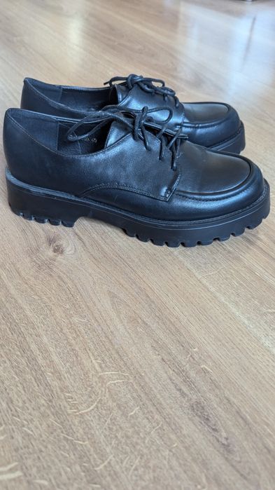 Продам чёрные лоферы женские