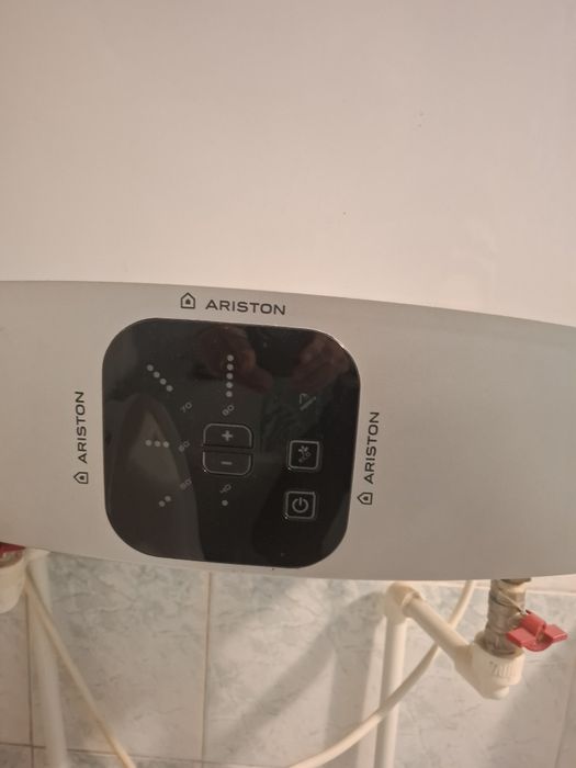 Vând boiler electric Ariston,100litri,perfect întreținut  .