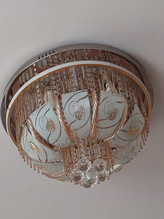 Продам      люстры