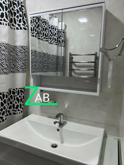 Шкаф навесной для ванной комнаты.