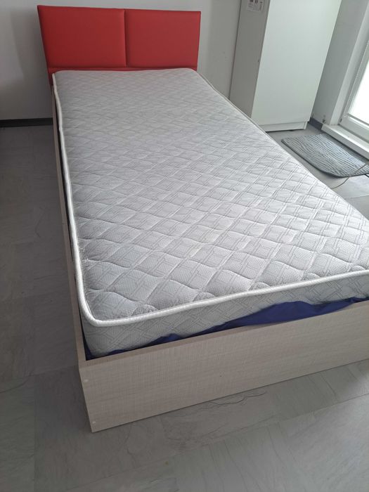 Две единични легла