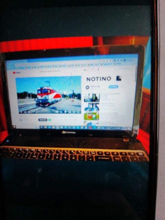 Laptop în stare perfectă de funcționare și foarte bine întreținut