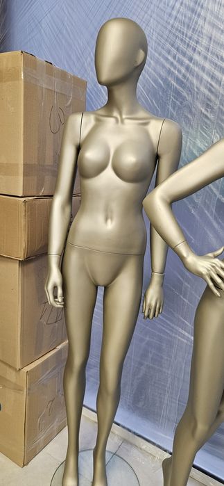 Дамски манекени – златист цвят