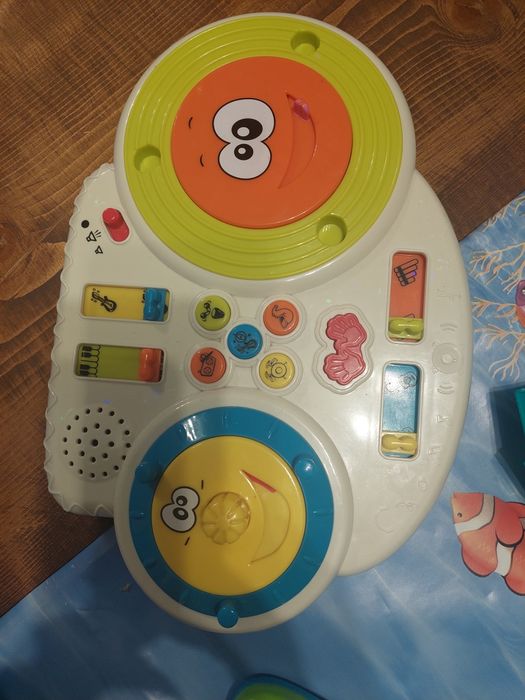 Детски играчки със звуци и бутони