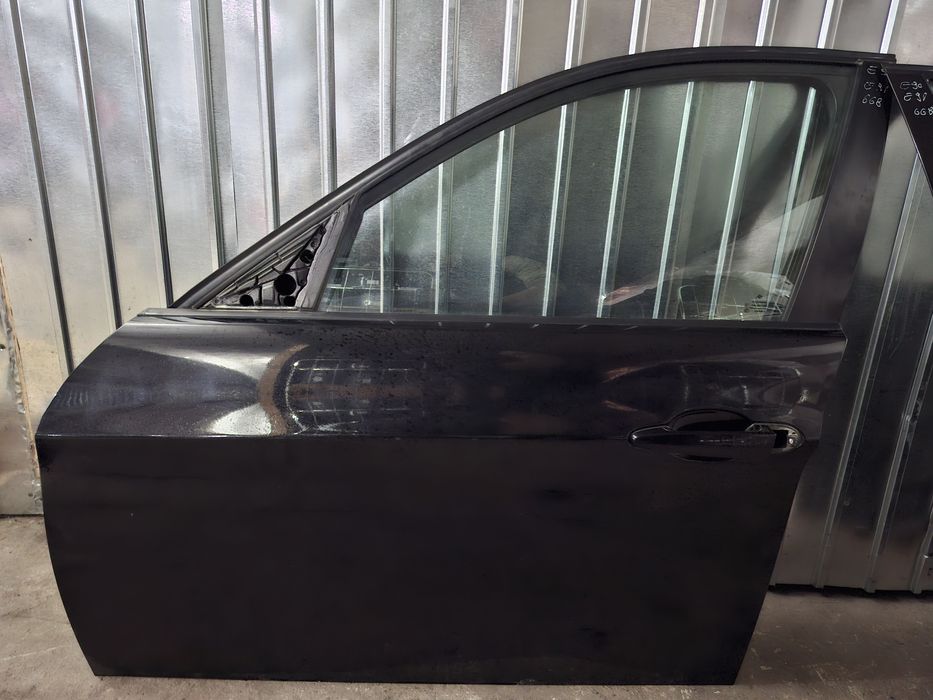 Usa fata BMW E90 E91 culoare 668 Schwarz 2 in stare foarte buna