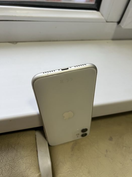 iPhone 11  white