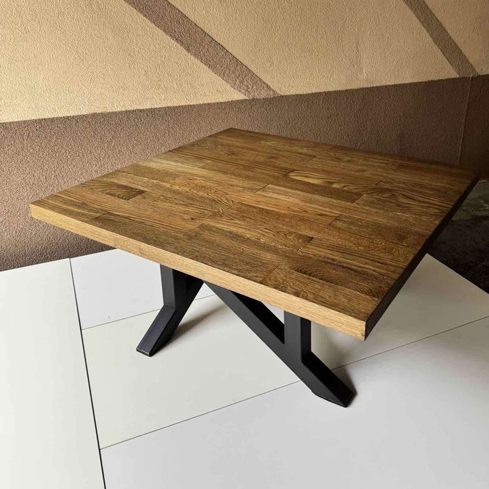 Холна маса с метални крака