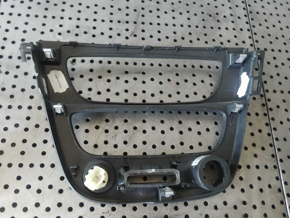 rama consola centrala renault megane 3 682600003r
