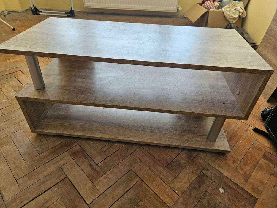 НОВ телевизионен шкаф