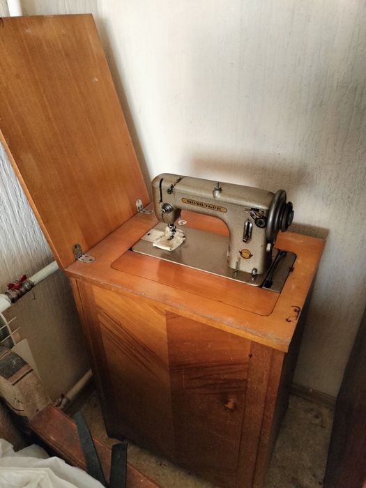 Швейная машина ножная