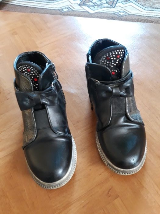 Продам детскую обувь