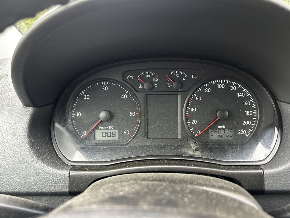 Vând Volkswagen Polo