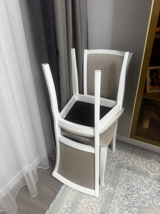 Продам 8 новых стульев