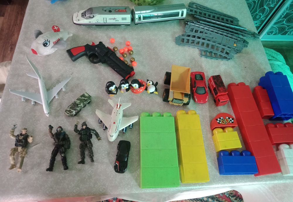 Продам сумку и игрушки б/у
