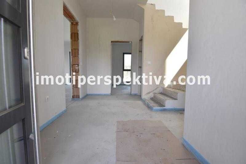 реф.19386 Чисто нова къща, двоен гараж-Коматевско шосе!