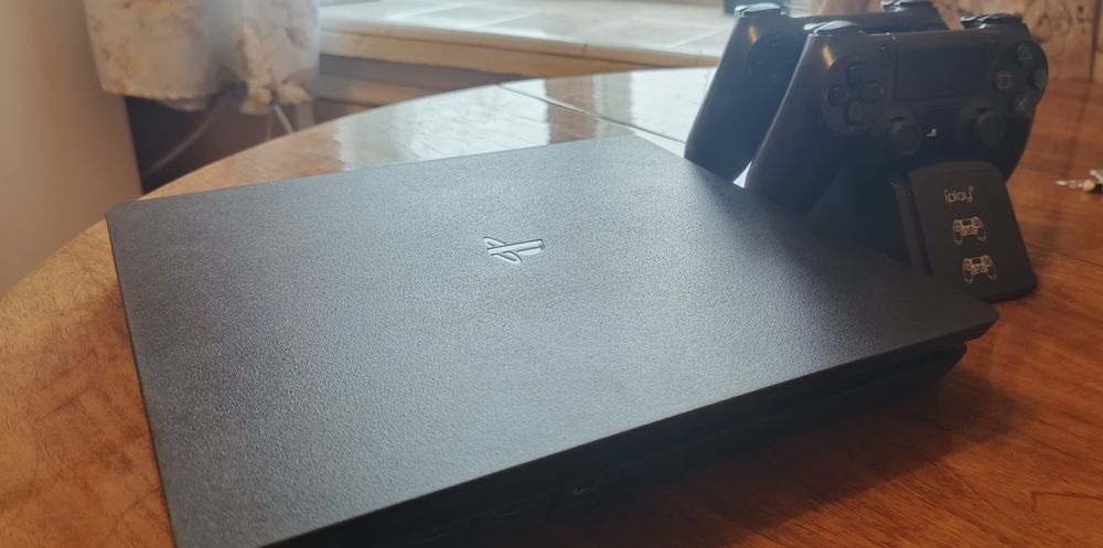 Приставка PS4 slim