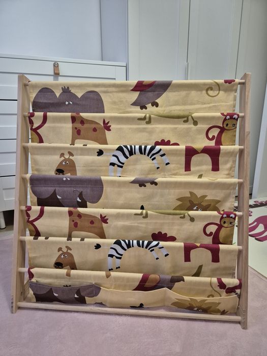 Biblioteca Montessori pentru carti si jucarii