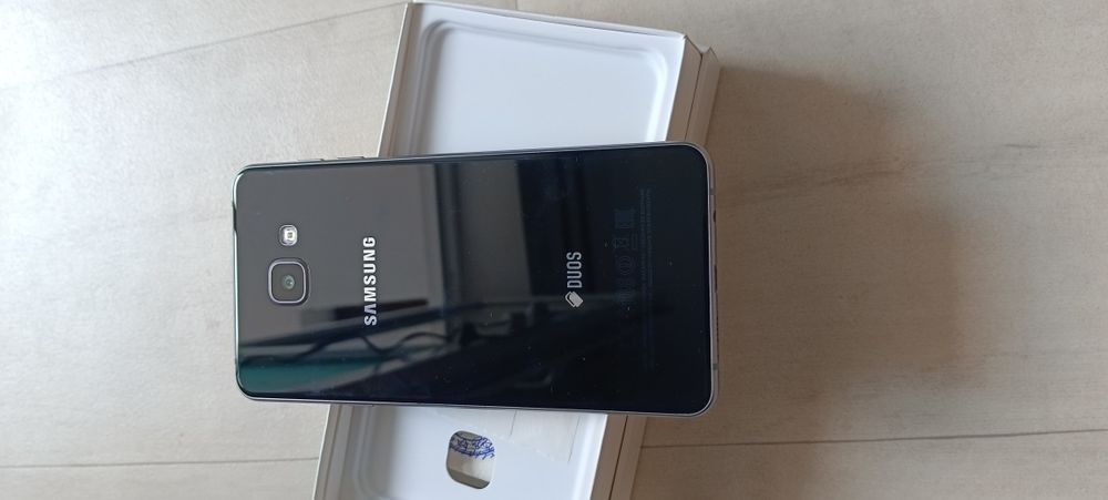 Oppo Reno. Samsung Galaxy A7